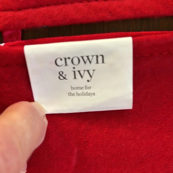 Crown & Ivy Monogrammed With "S" Christmas Tree Skirt Red W/Plaid Trim - Picture 3 of 8